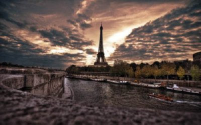 Paris Eiffel Tower Mini Poster 11inx17in in Mail/storage/gift tube