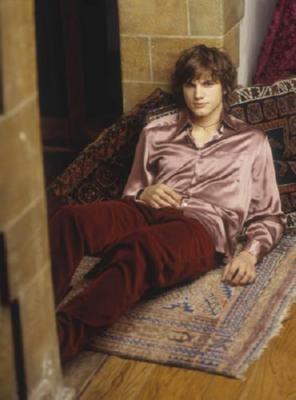 Ashton Kutcher Poster Lounging 16inx24in