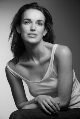 Elizabeth Henstridge Poster 11x17 Mini Poster